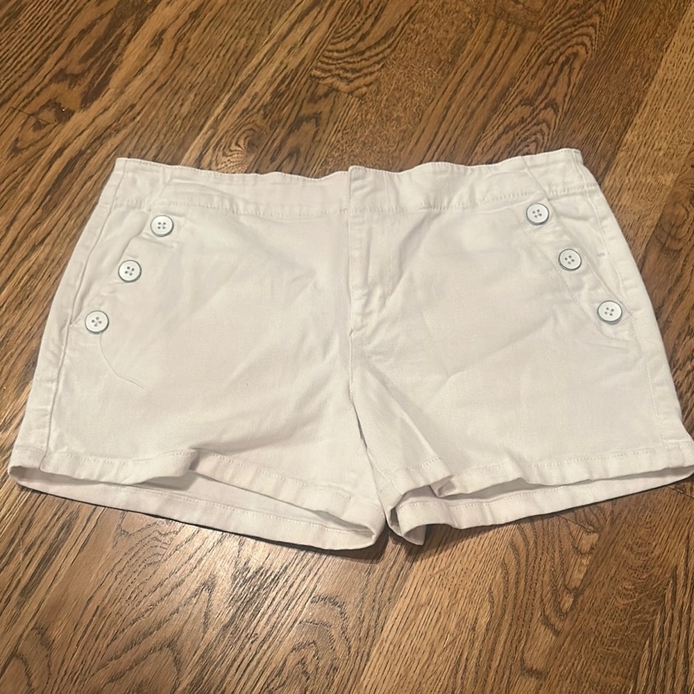 Women's White Button-Accent Shorts - Loft